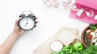 الصيام المتقطع بين الفوائد والمخاطر.. ما تحتاج معرفته قبل البدء