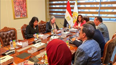 وزيرة التنمية المحلية تبحث مع لجنة التقييم المستقل التابع لمجموعة البنك الدولي نتائج برنامج التنمية المحلية بصعيد مصر 