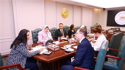 وزيرة التضامن الاجتماعي تلتقي سفير المملكة المتحدة بالقاهرة