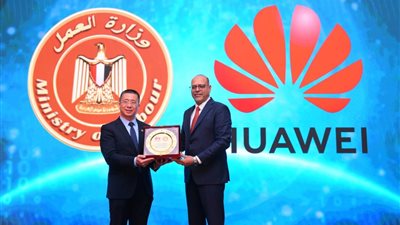 وزير العمل يشارك في ملتقى هواوي السادس للتوظيف