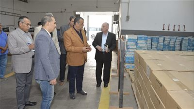 وزير الدولة للإنتاج الحربي يتابع مراحل التصنيع بشركة بنها للصناعات الإلكترونية (مصنع 144 الحربي)