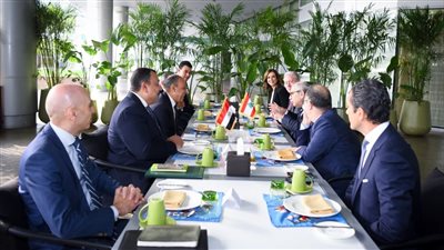  وزير الخارجية يلتقي رئيس وزراء لبنان