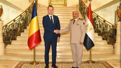 الفريق أول عبد المجيد صقر القائد العام للقوات المسلحة وزير الدفاع والإنتاج الحربى يلتقى وزير الدفاع الرومانى