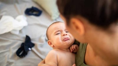 هل الرجال لا يسمعون بكاء الأطفال حقًا؟.. العلم يجيب