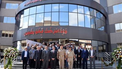 القوات المسلحة بالتعاون مع محافظة القاهرة وعدد من مؤسسات المجتمع المدنى تفتتح مجمع الأمل لورش الصناعات اليدوية والجلدية والمعرض الدائم للمنتجات