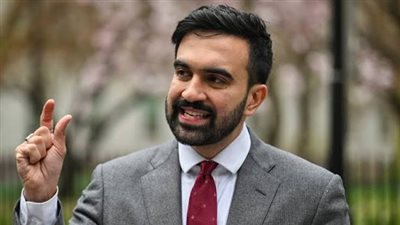 عمدة نيويورك يشيد بمصر في زيارة طريفة لمتجر عربي