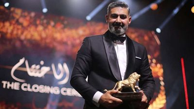 قوات جزائرية أرسلت لميدان التحرير في مصر.. ياسر جلال يبرر كلامه