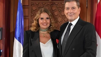 فرنسا تمنح الفنانة المصرية يسرا وساما رفيعا
