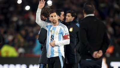 ميسي: أتطلع للعودة إلى برشلونة.. ولا أريد أن أكون عبئا على الأرجنتين