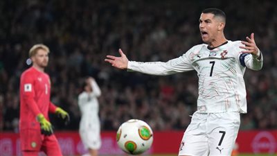 طرد رونالدو بعد تدخل عنيف في مباراة البرتغال وإيرلندا ويعقّد موقف فريقه في تصفيات المونديال