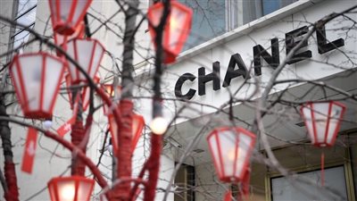 فشل محاولة سرقة متجر شهير للعطورات في باريس بخطوة جريئة من حارسه