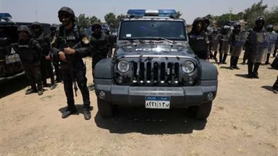 منع محاولة سفر بأوراق مزورة وتهريب بضائع وتنفيذ أحكام بالمنافذ الجمركية