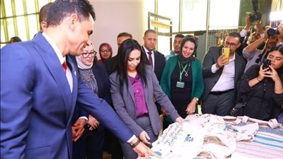 وزيرة التضامن تشيد بمنتجات مراكز استدامة التابعة لمؤسسة صناع الخير بالفيوم