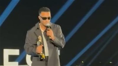 محمد رمضان يهدي تكريمه في 