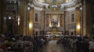 الفاتيكان يقبل استقالة أسقف متهم بالتحرش الجنسي