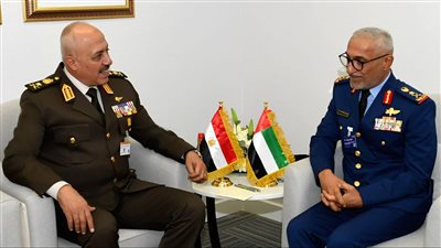 الفريق أحمد خليفة رئيس أركان حرب القوات المسلحة يعود إلى أرض الوطن عقب مشاركته فى فعاليات معرض  