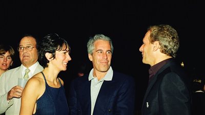 مفكر أمريكي يفجر مفاجآت حول المجرم الجنسي جيفري إبستين.. كيف تحمي النخبة بعضها مهما كان الثمن؟