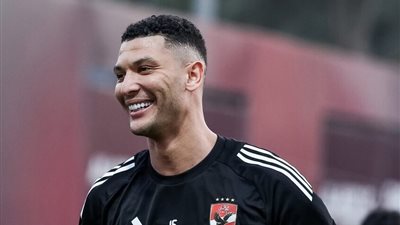 الأهلي يحدد سعر بيع أشرف داري.. وأزمة جديدة تواجه تسويقه