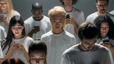 دراسة أمريكة تحذر: الإفراط في مشاهدة تيك توك وإنستجرام يسبب تعفن الدماغ