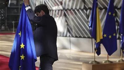 سياسي فرنسي يحذر من إرسال قوات إلى أوكرانيا: سيؤدي حتما إلى حرب مع روسيا