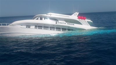 انقاذ 30 شخصا بينهم سائحين بعد شحوط لنش سياحي بمرسى علم