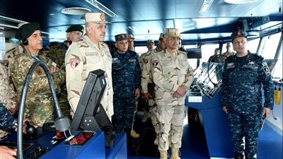 الفريق أول عبد المجيد صقر القائد العام للقوات المسلحة وزير الدفاع والإنتاج الحربى يشهد تنفيذ المرحلة الرئيسية للتدريب المشترك 
