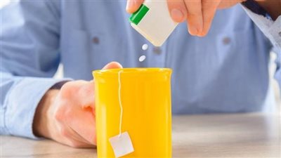 السوربيتول خطر جديد: كيف يؤدي المحلّي الصناعي الشائع إلى تلف الكبد وتراكم الدهون