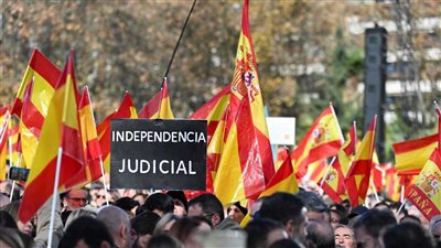 مدريد.. احتجاجات واسعة للمطالبة باستقالة حكومة سانشيز 