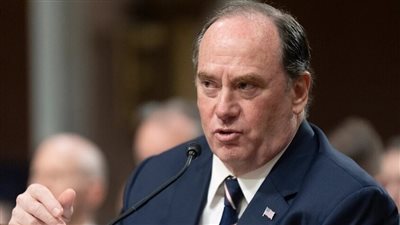 وزير البحرية الأمريكي جون فيلان 