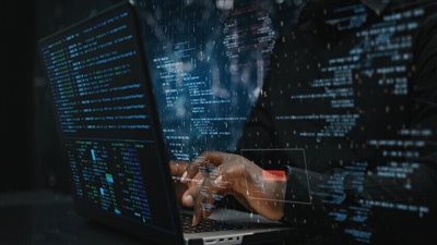 قراصنة يخترقون كمبيوتر البحرية الأوكرانية ويسلمون البيانات لروسيا