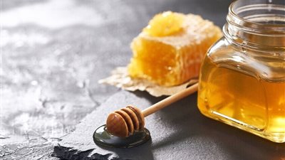 احذر تسخين العسل!.. فوائد أقل ومواد سامة أكثر