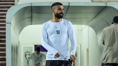 صلاح ينشر صورة عائلية تزامنا مع غيابه عن حفل توزيع جوائز 