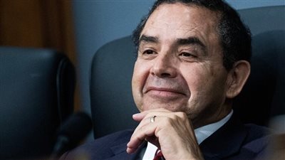 ترامب يمنح عفوا شاملا للنائب الديمقراطي هنري كوييار وزوجته في قضية رشوة وتآمر