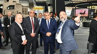 وزير الدولة للإنتاج الحربي يزور أجنحة عدد من الشركات المشاركة بالمعرض الدولى للصناعات الدفاعية  