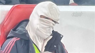 أخفى وجهه.. ظهور غريب لمحمد صلاح بعد استبعاده من تشكيل ليفربول 