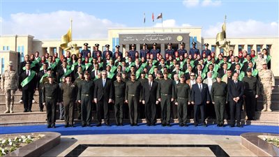 الأكاديمية العسكرية المصرية تنظم حفل إنتهاء دورة تعايش طلبة جامعة القاهرة بالأكاديمية   