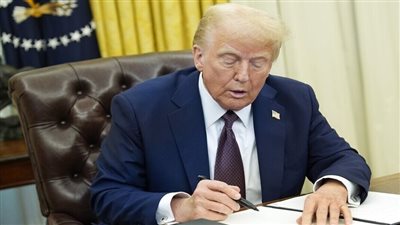 إدارة ترامب توقف رسميا إجراءات الهجرة والتجنيس من 19 دولة