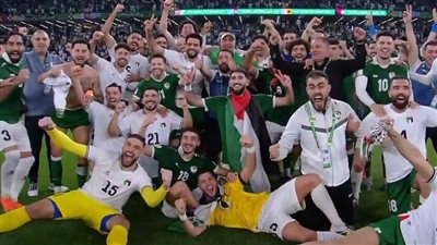 شاهد.. المهاجم السوري عمر خريبين يرتدي قميص 