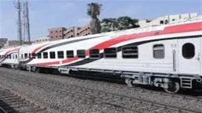  خروج 3 عربات من قطار 