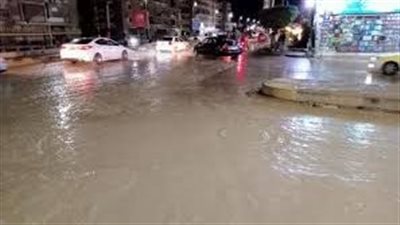  أمطار رعدية غزيرة تضرب دمياط وتوقف حركة الصيد في بوغاز عزبة البرج وبحيرة المنزلة
