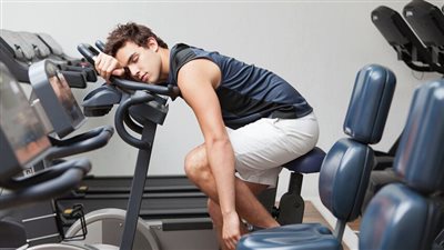 دراسة تكشف الأولوية بين النوم والرياضة