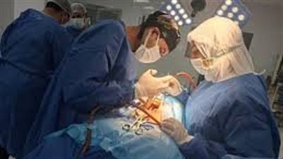 في دقائق معدودة.. فريق المناظير بمستشفى أبو كبير ينقذ طفلًا من حروق المريء وثقبه بعد ابتلاعه بطارية معدنية