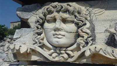 اكتشاف تمثال 