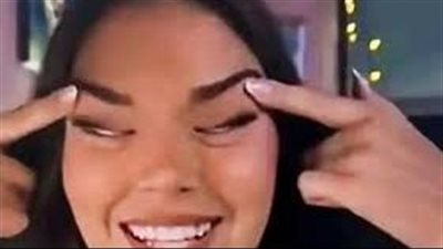 ملكة جمال فنلندا تفقد لقبها بعد إيماءة تحمل دلالات عنصرية 