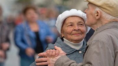 هل البشر مخلصون لشركائهم؟.. دراسة تصنف الثدييات الأكثر وفاء