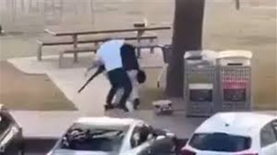 إصابة البطل 'أحمد الأحمد' برصاصتين بعد انتزاع سلاح مهاجم سيدني