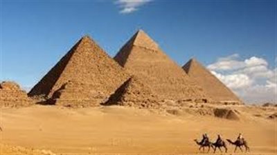 راصد الزلازل الهولندي يثير ضجة حول الأهرامات.. وعالم آثار مصري يسحق نظرياته