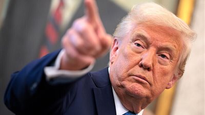 دي فانس يكشف ماذا أهداه ترامب بعد حديث عن 