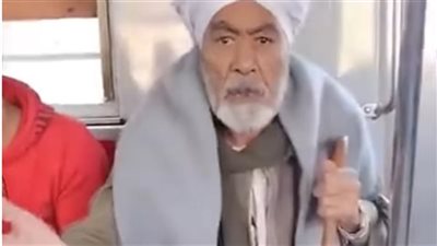 «حطت رجل على رجل» فعنفها أمام الجميع.. فيديو المترو يثير الجدل