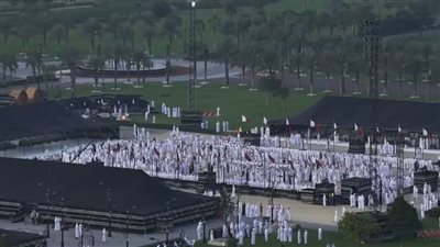 الأمير تميم يشارك في عرضة هل قطر احتفالا بـ 